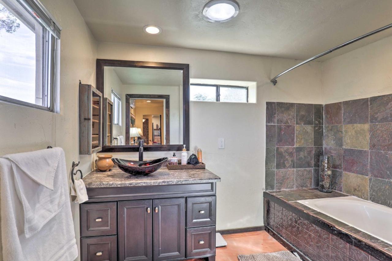 Villa Pet-Friendly Tucson Casita Shared Hot Tub And Porch Exterior foto